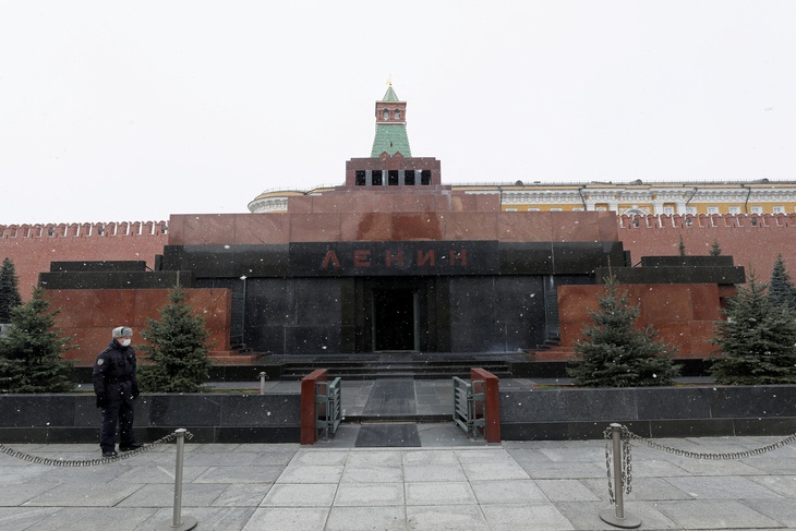 Người Nga xếp hàng viếng lăng Lenin trước khi lăng tạm đóng cửa tu sửa - Ảnh 1. lăng Lenin - Ảnh 1.