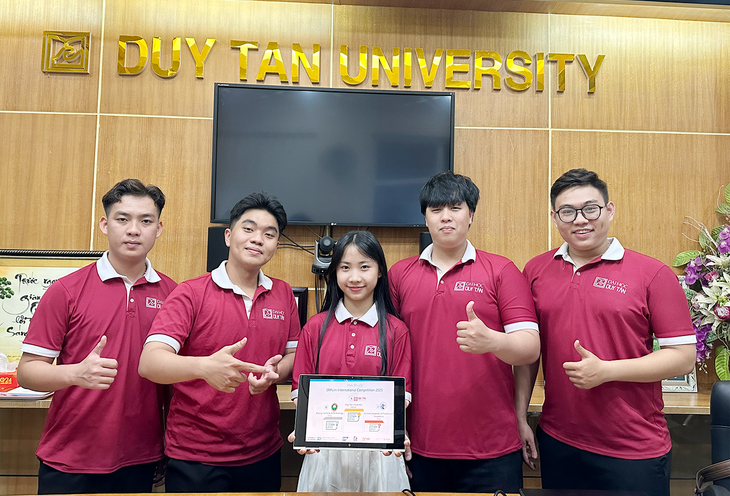 Sinh viên ĐH Duy Tân vô địch thế giới cuộc thi ERPsim International Competition 2025 - Ảnh 1.