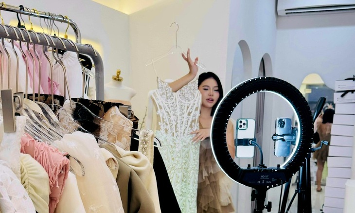 sàn online - Ảnh 2.