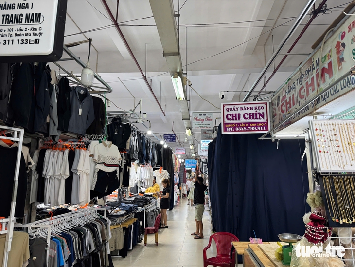Tiểu thương chợ Buôn Ma Thuột ‘nhấp nhổm’ hoạt động trở lại Tiểu thương chợ Buôn Ma Thuột ‘nhấp nhổm’ hoạt động trở lại