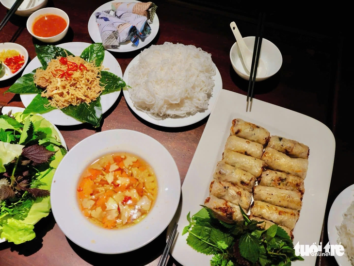 Nấu ăn và viết báo rất giống nhau, đều cần tình yêu thương và sự sáng tạo - Ảnh 2. viết báo - Ảnh 2.