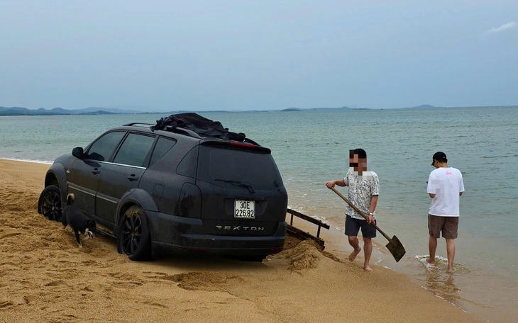 Thêm người lái xe hơi xuống bãi biển để rồi... bị phạt- Ảnh 3.