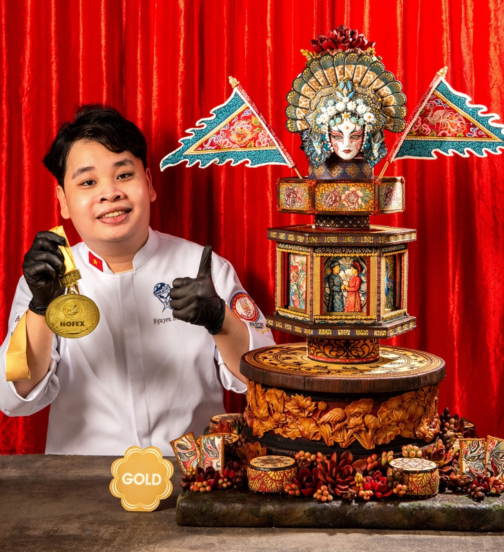 Mang hát bội lên bánh cưới, nghệ nhân 9X giành huy chương vàng quốc tế - Ảnh 1. bánh cưới - Ảnh 1.