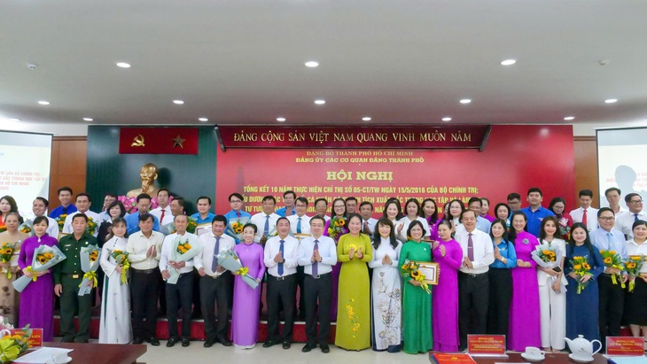 hồ chí minh - Ảnh 2.