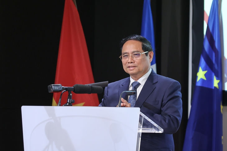Thủ tướng kêu gọi doanh nghiệp Pháp đầu tư, tăng chuyển giao công nghệ cho Việt Nam - Ảnh 2. Pháp - Ảnh 2.