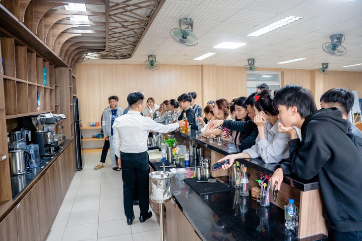Chương trình 'học tập trọn đời' thu hút sinh viên ngành du lịch - Ảnh 5.