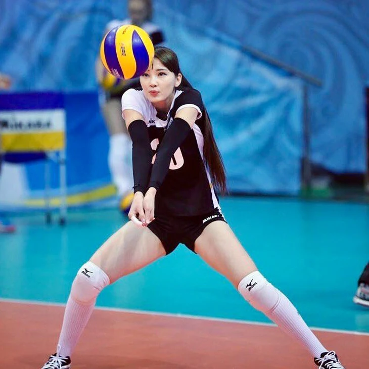 Kazakhstan - tuyển bóng chuyền của những bóng hồng xinh đẹp - Ảnh 2.
