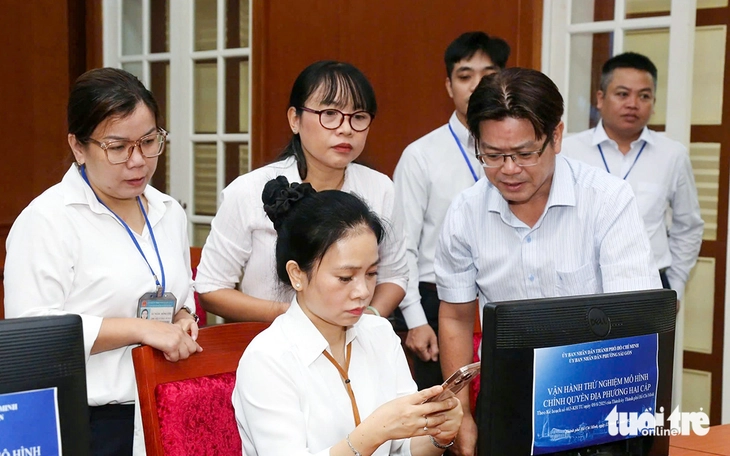 Sáng nay 12-6, 102 phường, xã mới của TP.HCM chính thức 'chạy thử' - Ảnh 1. phường, xã mới - Ảnh 1.