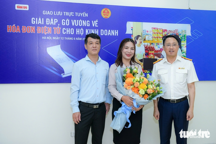 Cách đăng ký xuất hóa đơn điện tử? Hàng tồn kho xuất hóa đơn thế nào? - Ảnh 2.