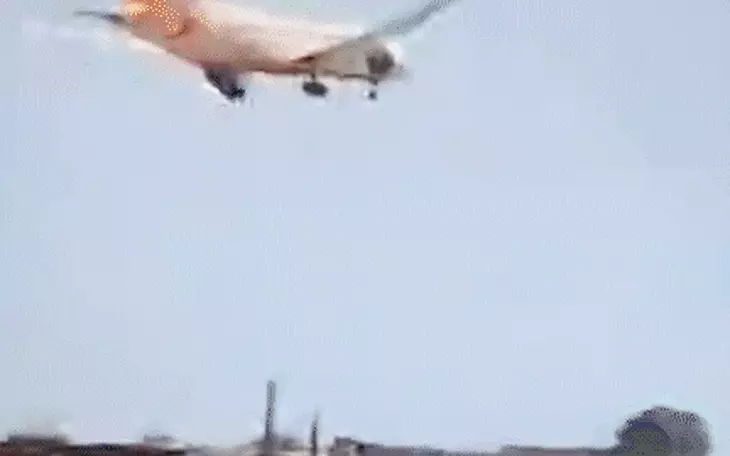 Lần đầu tiên dòng Boeing 787 Dreamliner gặp nạn - Ảnh 2.