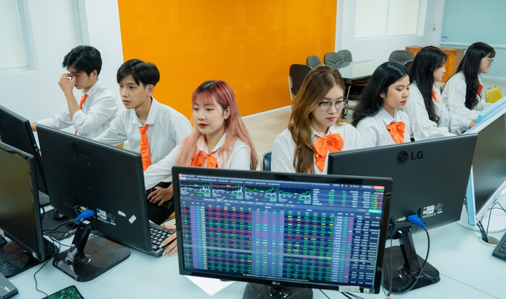 Đón sóng nhân lực chất lượng cao: Lo thiếu tướng giỏi hơn nhân lực đạt chuẩn - Ảnh 1. nhân lực chất lượng cao - Ảnh 1.