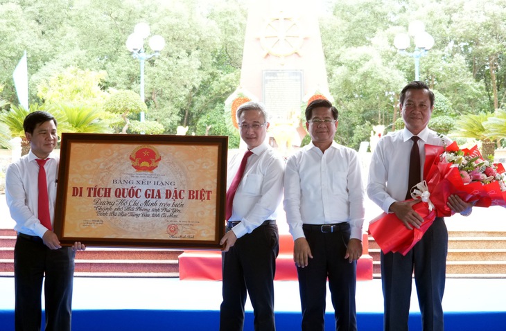 đường Hồ Chí Minh trên biển - Ảnh 1.