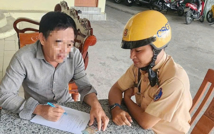 Nhiều trường hợp chạy xe ngược chiều trên đường Tết Mậu Thân và Yersin bị xử phạt - Ảnh 5.
