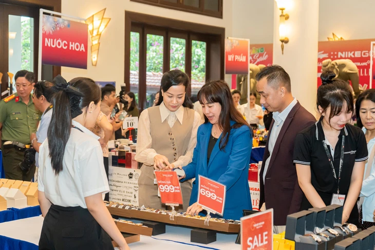 Về Furama Resort Đà Nẵng săn hàng hiệu giảm giá - Ảnh 4.
