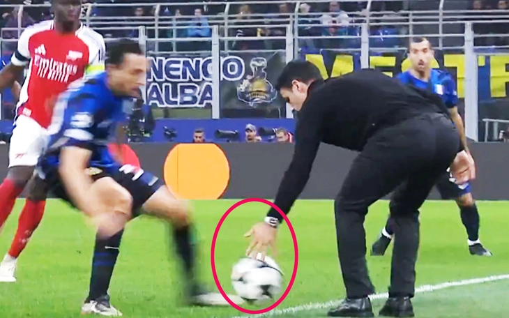Alexander-Arnold đổi tên và thay số trên áo đấu tại Real Madrid - Ảnh 3.