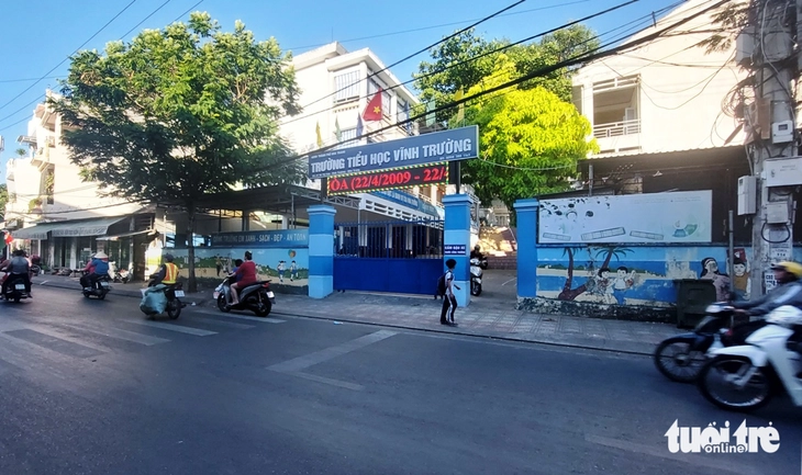 20 trường ở Nha Trang được đầu tư sửa chữa ngay nhà vệ sinh - Ảnh 1.