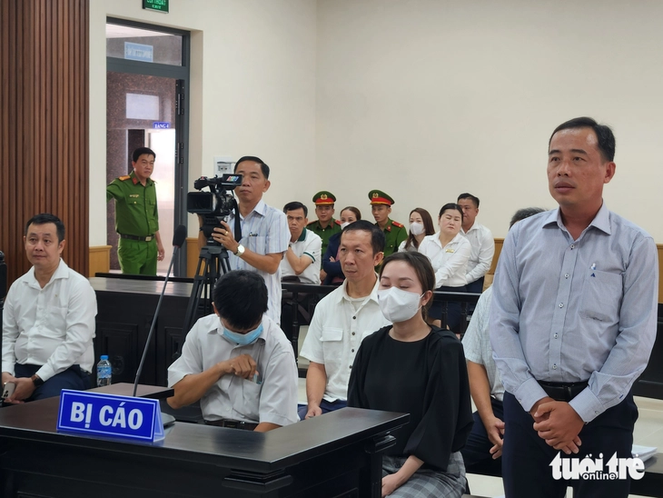 Phạt 3 năm tù cán bộ ngân hàng sụp bẫy chứng từ khống - Ảnh 2.