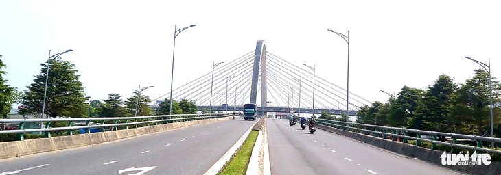 cầu vượt - Ảnh 2.