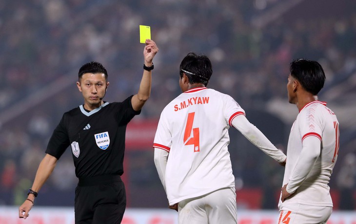Hai trọng tài Nhật Bản cầm còi vòng áp chót V-League - Ảnh 1.