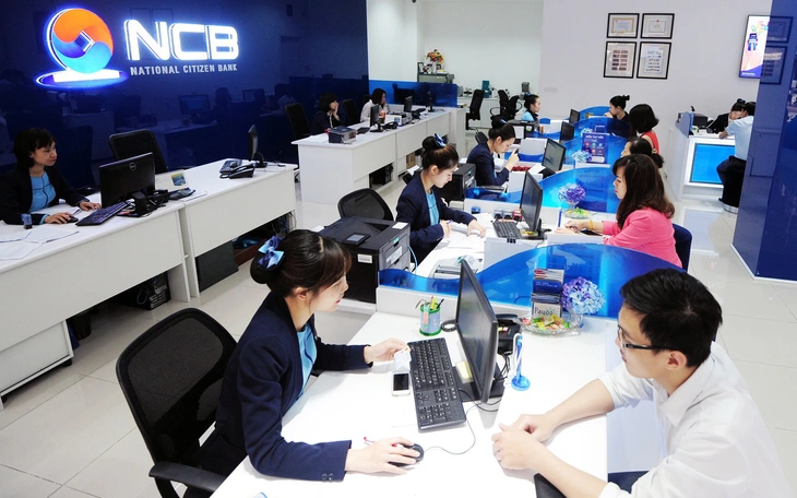 Chứng khoán Việt lo căng thẳng từ Trung Đông, nhóm cổ phiếu nào trở thành tâm điểm chú ý? - Ảnh 2.