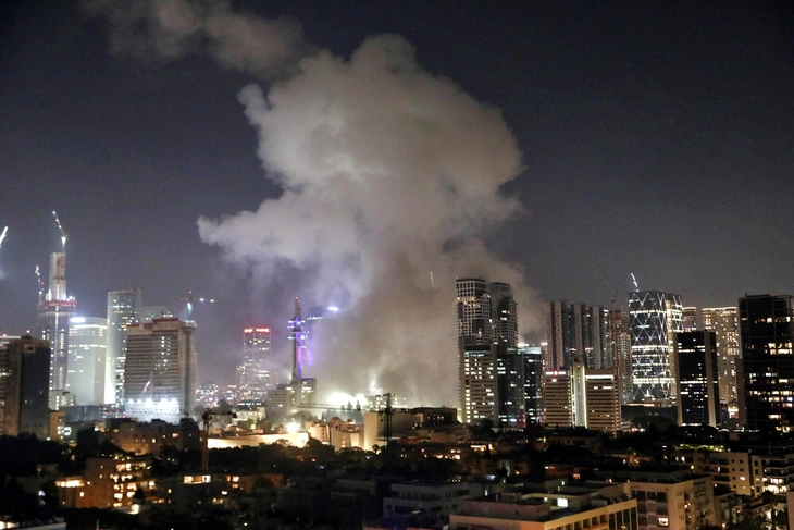 Mỹ giúp Israel đánh chặn tên lửa Iran - Ảnh 1.