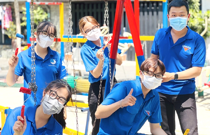 Sống thật là can đảm chạm vào chính mình - Ảnh 1. sống ảo - Ảnh 1.