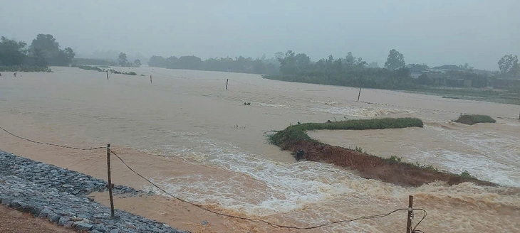 Vỡ đập thủy lợi chứa 500.000m³ nước, vùng hạ du Lệ Thủy cảnh báo khẩn - Ảnh 2.