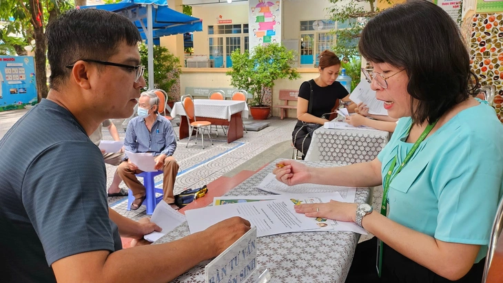 Tuyển sinh đầu cấp tại TP.HCM: Thắc mắc biết hỏi ai khi không còn quận, huyện? - Ảnh 1. Tuyển sinh đầu cấp - Ảnh 1.