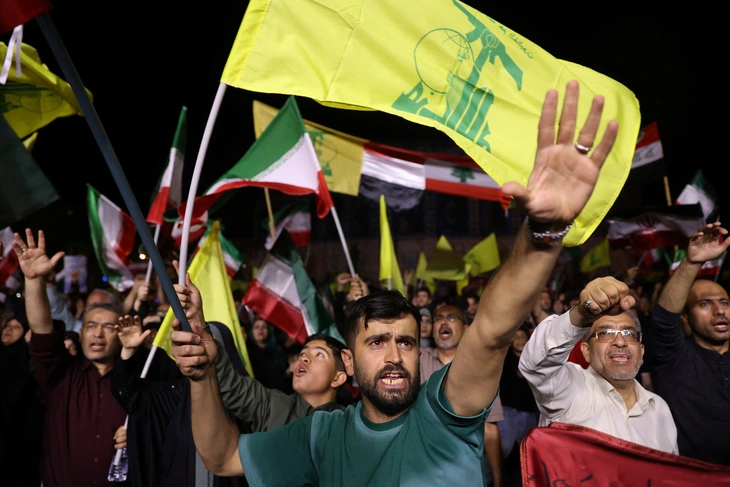 Israel - Iran đánh trả nhau dữ dội; Rộ tin Iran tính đánh căn cứ Mỹ - Ảnh 1. Iran - Ảnh 2.