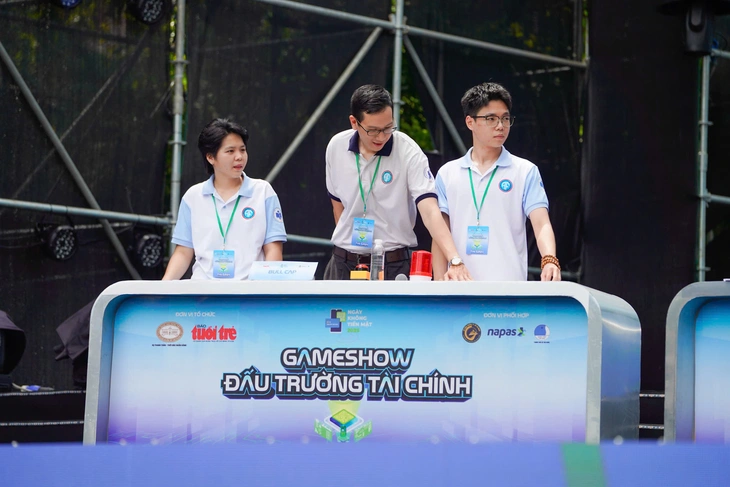 Game show Đấu trường tài chính cung cấp kiến thức tài chính, để không bị lừa - Ảnh 9. Game show Đấu trường tài chính: Đi thi thử, nhận kiến thức tài chính thật - Ảnh 9.