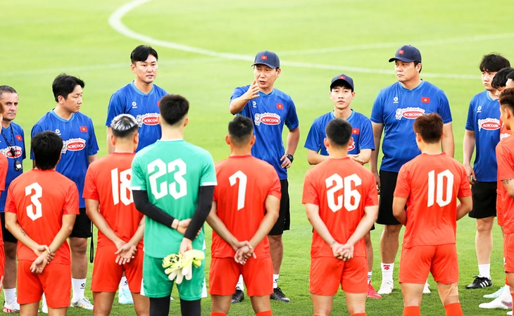 Lựa chọn nào cho bóng đá Việt Nam? - Ảnh 1. bóng đá Việt Nam - Ảnh 1.