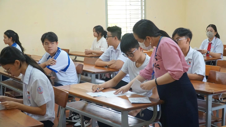 Công bố điểm thi vào lớp 10 THPT Cần Thơ, điểm chuẩn giảm - Ảnh 1.