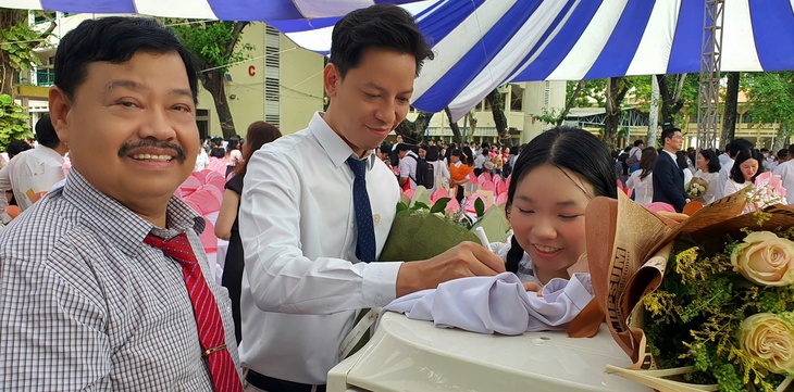Lễ tri ân và trưởng thành tại Trường THPT Hùng Vương: Nếu em không phải là người xuất sắc… - Ảnh 8.