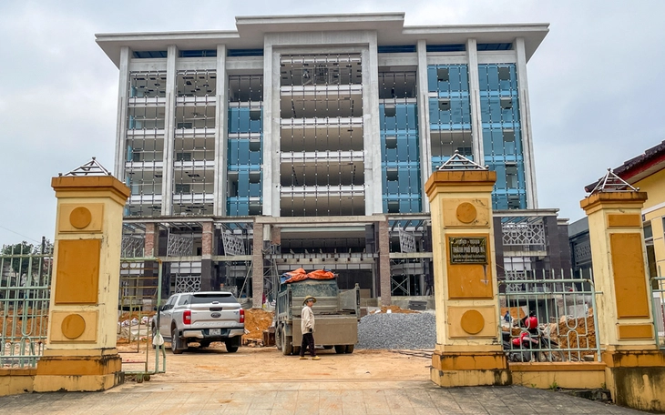 Quảng Trị chi 32,5 tỉ đồng, mỗi người nhận ngay 21,6 triệu đồng khi ra Đồng Hới làm việc - Ảnh 1.