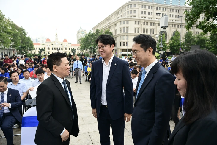 Lễ hội không tiền mặt khai mạc, hướng tới 'không tiền mặt - không rào cản - không giới hạn' - Ảnh 8.