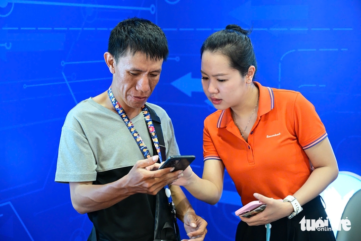 Loa thông báo tiền của Sacombank thu hút tiểu thương tại lễ hội Ting Ting Day 2025 - Ảnh 6.