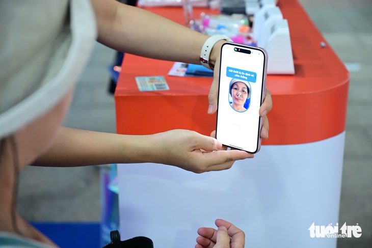 Loa thông báo tiền của Sacombank thu hút tiểu thương tại lễ hội Ting Ting Day 2025 - Ảnh 7.
