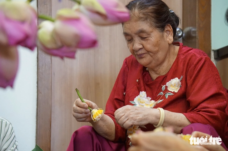 Công phu nghề làm trà sen Hồ Tây, bao điều cấm kỵ - Ảnh 1. Công phu trà sen hồ Tây, nghề có bao điều cấm kỵ - Ảnh 1.