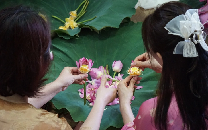 Cuối tuần này ghé hồ Tây trải nghiệm Lễ hội sen Hà Nội - Ảnh 3.