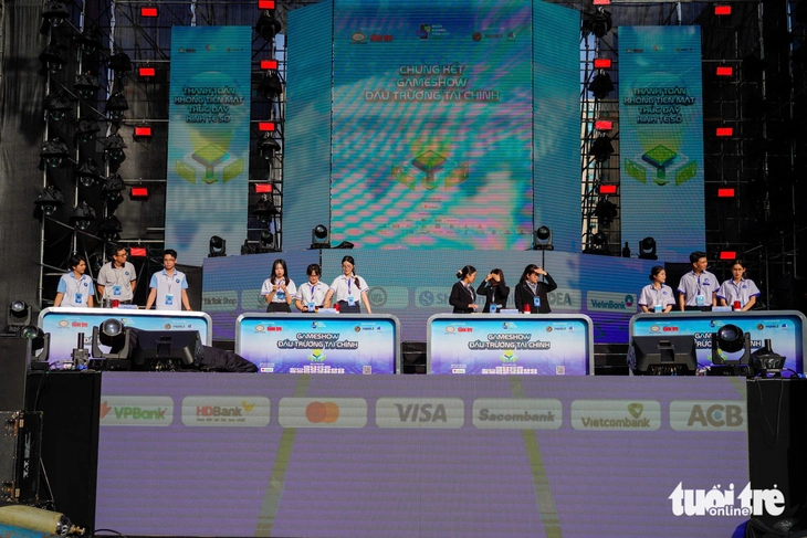 Đội FinHer Trường đại học Kinh tế - Luật chiến thắng game show Đấu trường tài chính - Ảnh 1. Đấu trường tài chính - Ảnh 1.