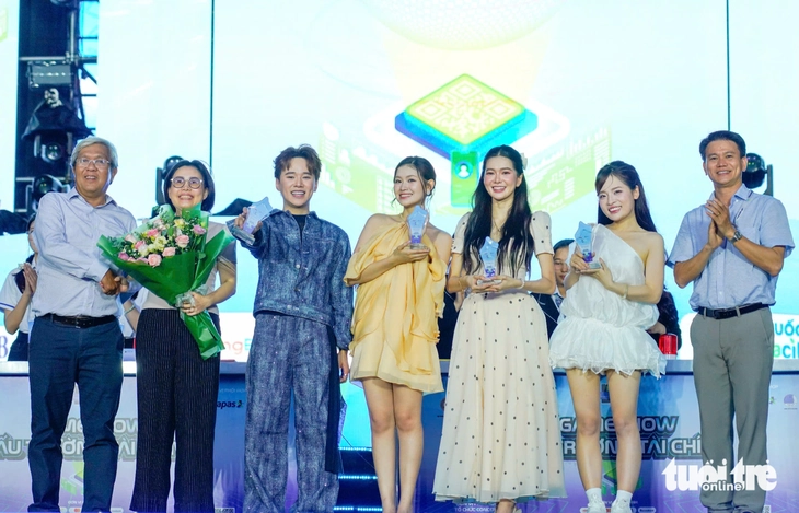 Đội FinHer Trường đại học Kinh tế - Luật chiến thắng game show Đấu trường tài chính - Ảnh 13. Đấu trường tài chính - Ảnh 13.