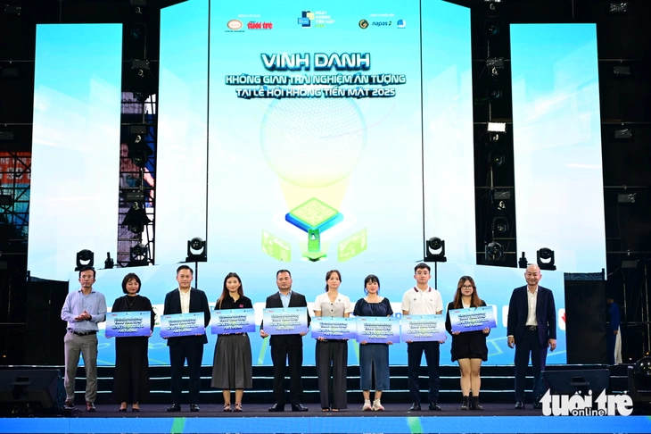 Ngắm 10 không gian trải nghiệm ấn tượng nhất tại Lễ hội không tiền mặt 2025 - Ảnh 1.