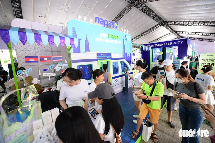 Ngắm 10 không gian trải nghiệm ấn tượng nhất tại Lễ hội không tiền mặt 2025 - Ảnh 9.