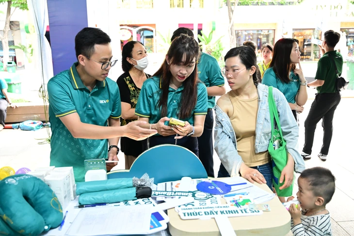 thanh toán không dùng tiền mặt - Ảnh 3.