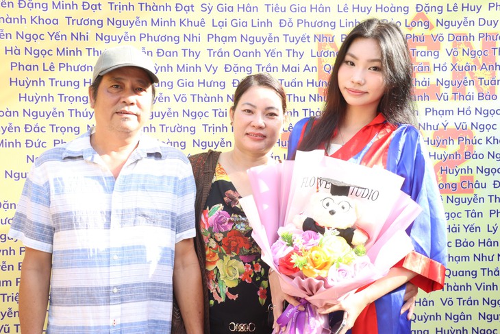 Lễ tri ân và trưởng thành tại Trường THPT Ten Lơ Man: Hãy sống tử tế và biết yêu thương - Ảnh 5.