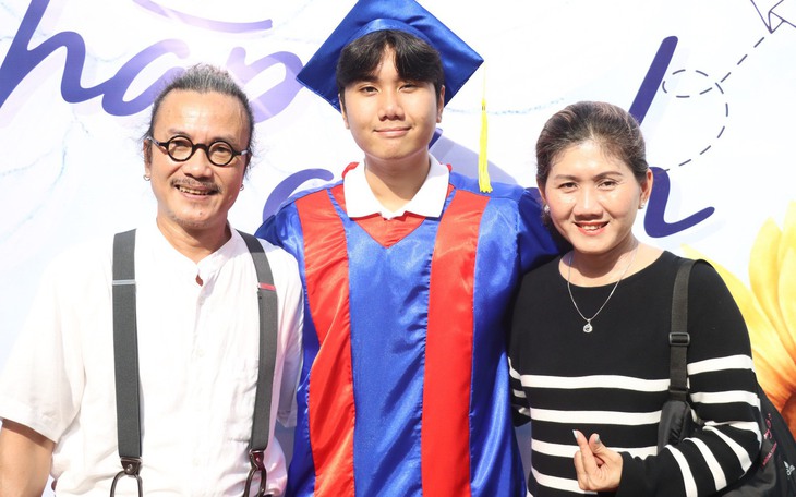 Lễ ra trường đặc biệt của khoá vào lớp 1 'mùa' COVID-19 - Ảnh 4.