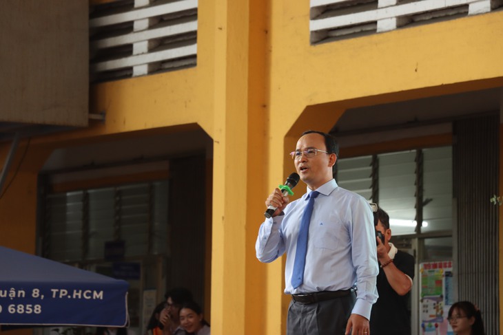 Lễ tri ân và trưởng thành tại Trường THPT Ten Lơ Man: Hãy sống tử tế và biết yêu thương - Ảnh 2.