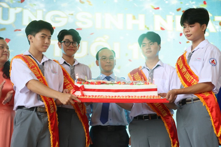 ten lơ man - Ảnh 3.