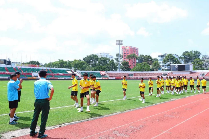 Đội U15 TP.HCM xuất quân hướng đến vòng chung kết Giải vô địch U15 quốc gia - Ảnh 2.