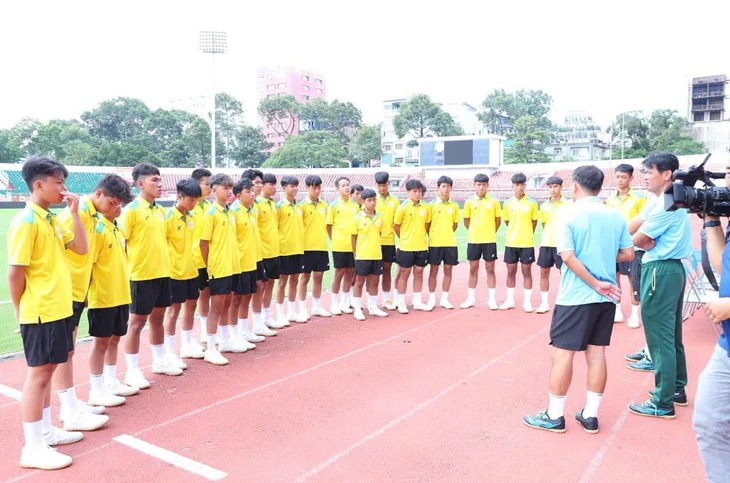 Đội U15 TP.HCM xuất quân hướng đến vòng chung kết Giải vô địch U15 quốc gia - Ảnh 1.